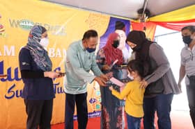450 warga DUN Sungai Tua terima baucar beli-belah Aidilfitri RM100