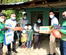 LZS, Grab santuni asnaf Orang Asli, serah bantuan raya