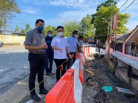 万挠嘉岭2学校水沟提升工程 预计6月复工