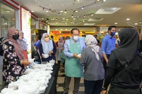 PKNS teruskan tradisi Ramadan, agih 4,000 bubur lambuk