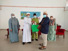 Asnaf riqab di Sabak Bernam terima sumbangan Aidilfitri