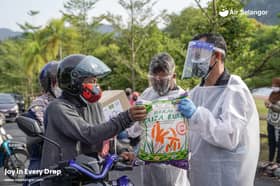 Over 1,300 food boxes donated, 35 B40 homes' pipes fixed by Air Selangor