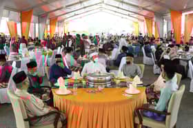 Unisel students, personnel enjoy iftar meal with MB