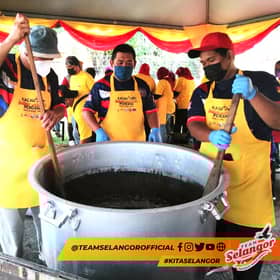 Team Selangor agih 30,000 bekas bubur lambuk sempena Ramadan