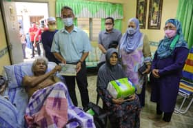 MBPJ santuni lapan keluarga kurang berkemampuan sempena Aidilfitri