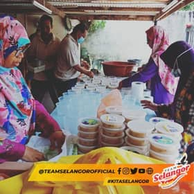 Team Selangor agih 600 pek bubur lambuk kepada penduduk Dusun Tua