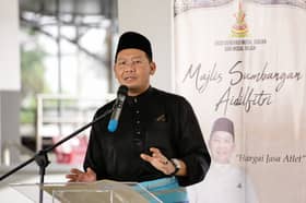 750 warga DUN Paya Jaras terima baucar beli-belah Aidilfitri, set kuih raya