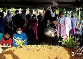 Jenazah tiga penuntut USAS selamat dikebumikan hari ini