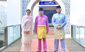 Sultan celebrates first day of Aidilfitri with family, palace officials