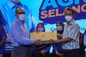 Distribution of laptops, tablets aims to improve farmers’ digital literacy