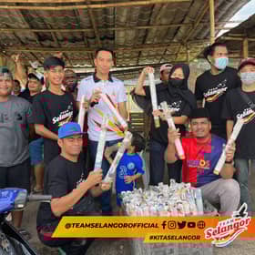 Team Selangor distributes lemang, rendang to brighten Aidilfitri mood