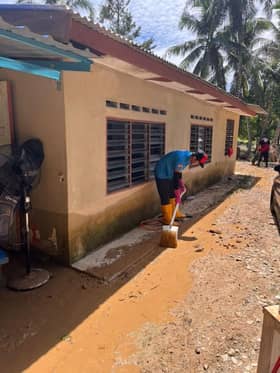 MBI agih makanan kering bantu mangsa bah di Hulu Selangor