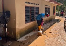 MBI distributes food supplies to Hulu Selangor flood victims