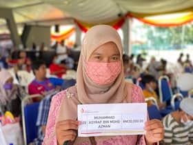 Dana Hijrah bantu penternak lembu wanita, tidak kisah bergelumang najis