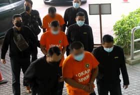 Tiga termasuk penjawat awam direman palsukan tuntutan insurans