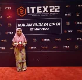 Unisel researchers clinch gold medal at ITEX 2022, with fish food containing herbal extract