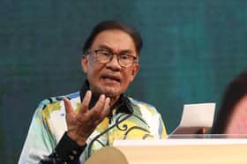 Anwar seru martabatkan bahasa Melayu, galak pelajari bahasa asing