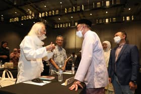 Anwar: Dedahkan anak muda dengan karya sastera berkualiti