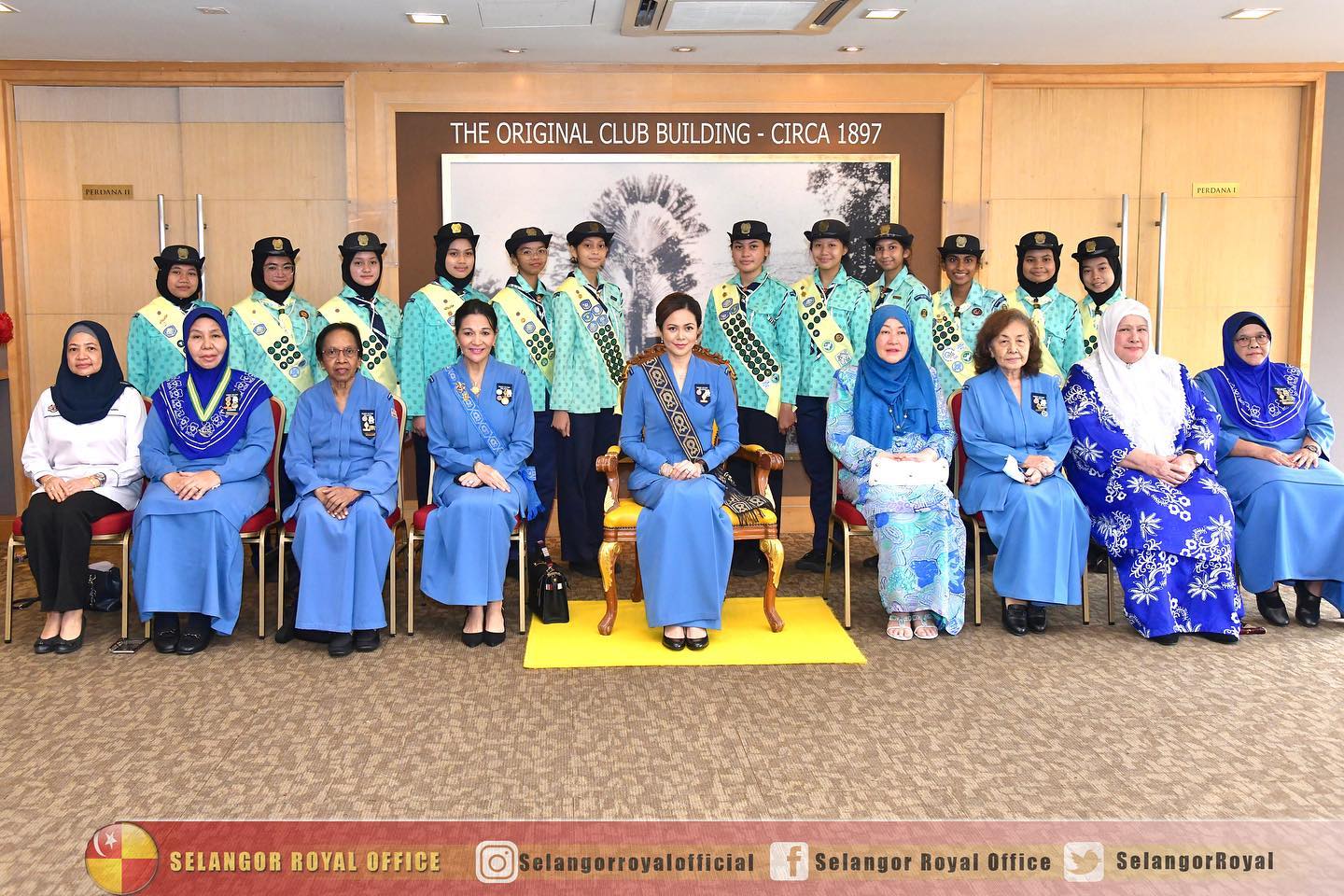 Tengku Permaisuri berkenan sampai anugerah kepada ahli Pandu Puteri Selangor