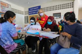 Over 800 Bukit Lanjan residents receive RM300 in monthly aid