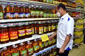 Minyak masak bersubsidi bernilai hampir RM5,000 dirampas di Sepang