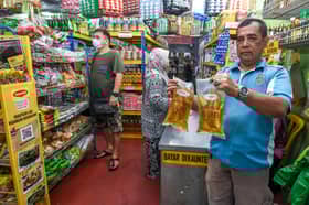 Dua premis jual minyak masak dalam talian diserbu 