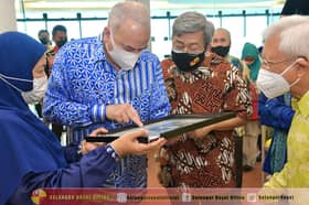 Sultan Sharafuddin berkenan iringi Sultan Perak lawat Pustaka Raja Tun Uda
