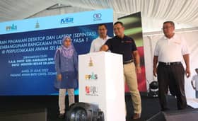 2,100 pelajar B40 nikmati kemudahan pinjam komputer riba PPAS