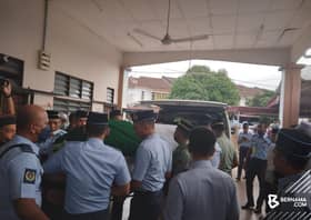 Pilot killed in light aircraft crash laid to rest