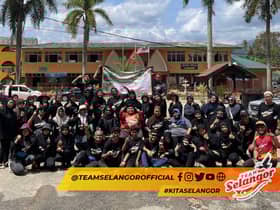 Team Selangor help to clean flood-affected schools in Baling