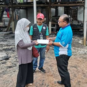 Keluarga nyaris rentung susulan rumah terbakar terima bantuan LZS