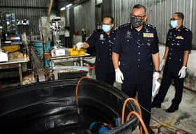 Police seize contraband liquor worth RM4 mln from illegal factory in Broga