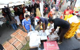 Jualan murah negeri, belanja RM30 dapat ayam, telur dan beras