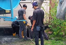 60 pekerja KDEBWM bersih longkang, pungut sampah sarap elak bah berulang di Sri Muda