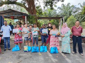 30 penduduk DUN Permatang terima sumbangan Deepavali Pekawanis