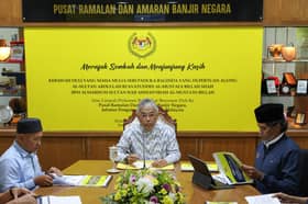 King visits national flood forecasting, warning centre