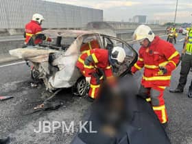 Pemandu wanita rentung kereta terbakar kemalangan