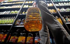 Harga runcit minyak masak sawit tulen dalam botol kekal - KPDN