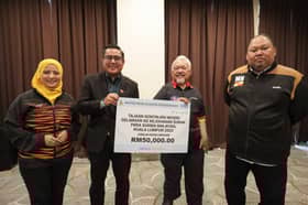 MBI hands over RM50,000 to Selangor contingent to 2022 Para Sukma
