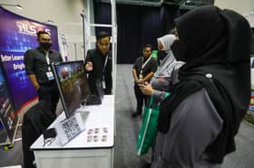 Guru dapatkan bahan mengajar di SIBS, kongsi dengan anak murid