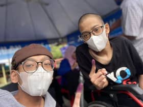 Ditemani ibu, kembar OKU seronok buang undi kali pertama