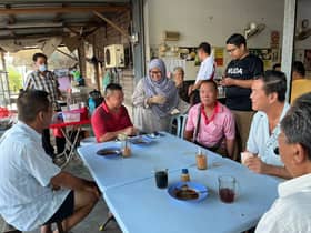 Calon dengar rintihan peniaga terjejas ban pecah di Tanjong Karang