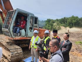 MB sempurna majlis pecah tanah kompleks sukan di Gombak
