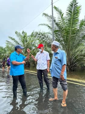 Calon HARAPAN tinjau kawasan terjejas banjir di Kuala Selangor