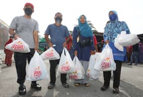 Kualiti barangan jualan murah setanding pasar raya, pembeli sanggup datang berulang kali