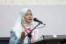 MBI distributes RM30,000 to help 300 students from B40 families in Permatang