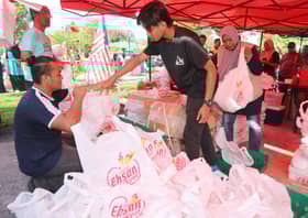 Program jualan murah tetap dapat sambutan biarpun dianjur bukan pada hari cuti