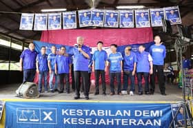 Ketua Penerangan Umno letak jawatan, gesa Zahid berundur secara terhormat