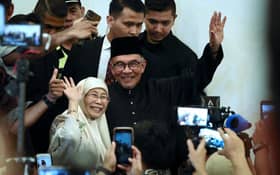 Political foes join in to congratulate Anwar