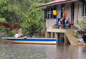Paras air beberapa tempat di tiga negeri lepasi tahap bahaya